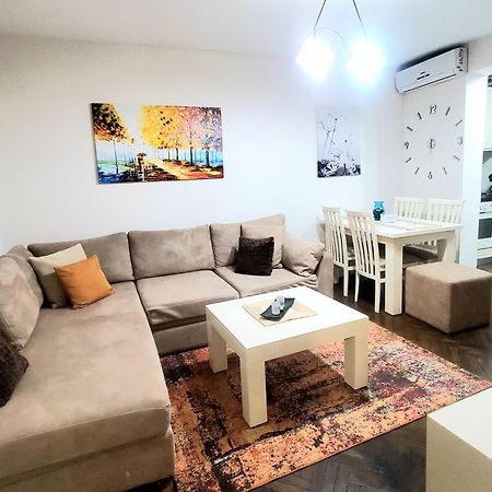 Tulips Central - Entire Apartment Tirana Eksteriør billede