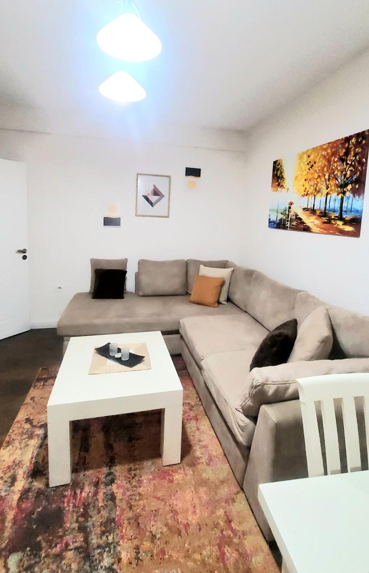 Tulips Central - Entire Apartment Tirana Eksteriør billede